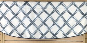 Clover Lane Crescent Valance (click for colors)